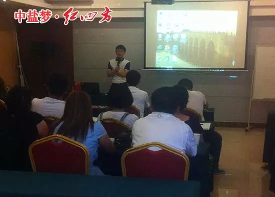 紅四方一公司何經(jīng)理為大戶們詳細介紹紅四方歷史